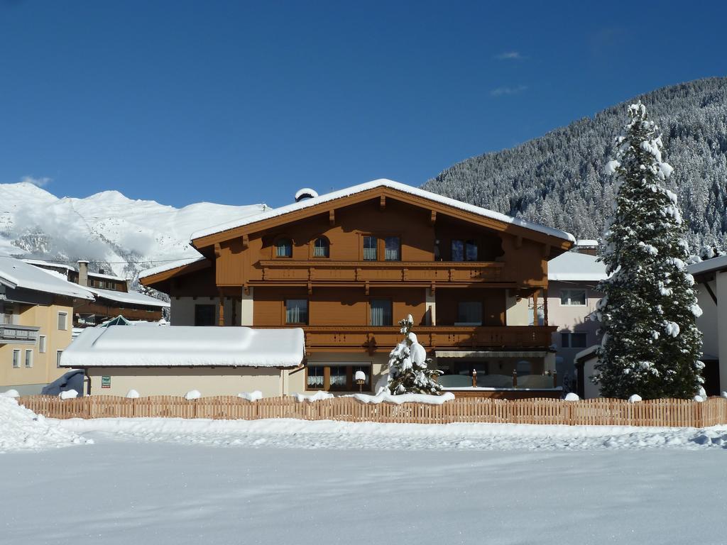 Haus Hochland Hotel Tux Exterior photo