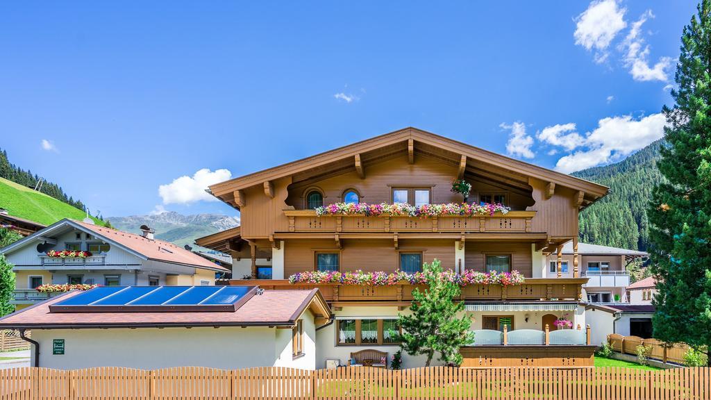 Haus Hochland Hotel Tux Exterior photo